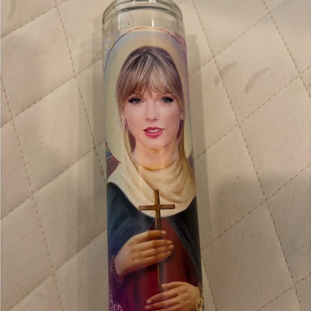 JUST FOR FUN SWIFTIE SAINT CANDLE - Picture 3 of 3